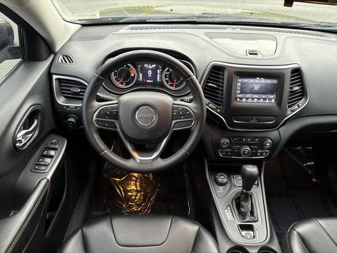 Used 2019 Jeep Cherokee Latitude Plus image 19