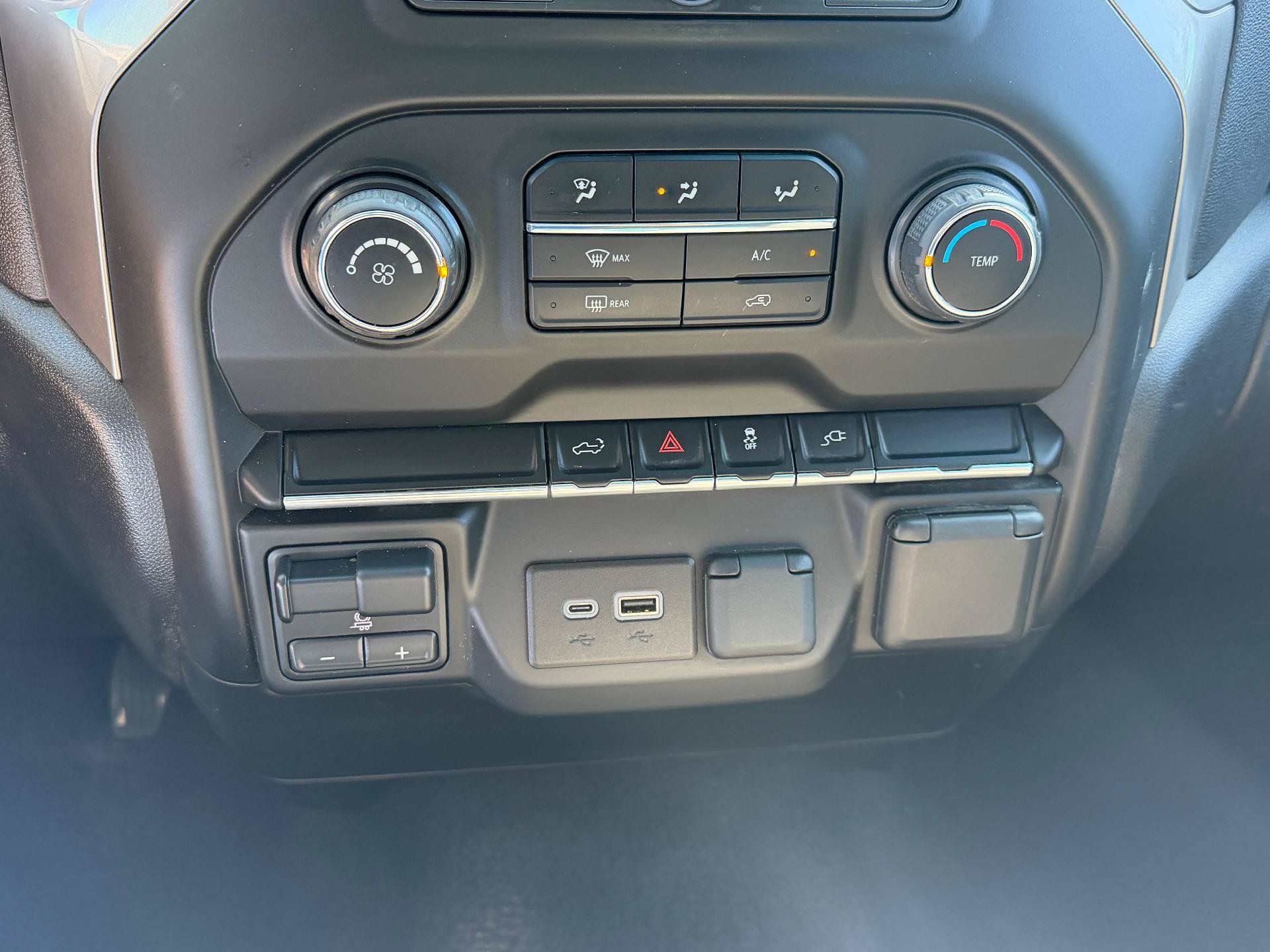 Used 2022 Chevrolet Silverado 2500 Custom w/ Custom Convenience Package AWD/4WD image 16