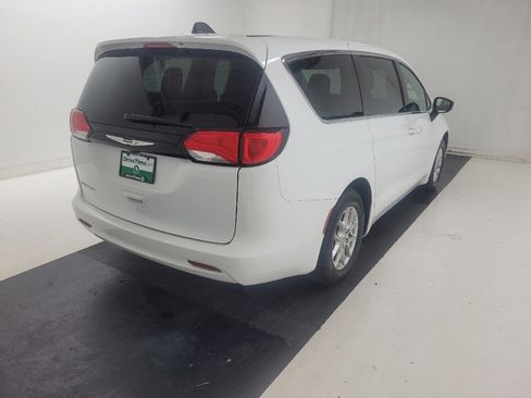 Used 2024 Chrysler Voyager LX FWD image 9