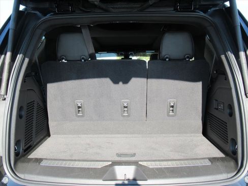 Used 2021 Chevrolet Tahoe Premier w/ Premium Package image 34