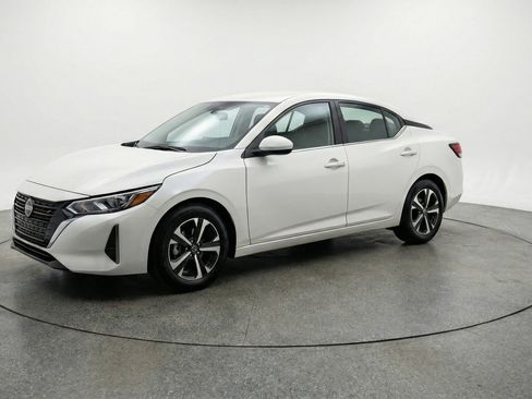 Used 2025 Nissan Sentra SV image 3