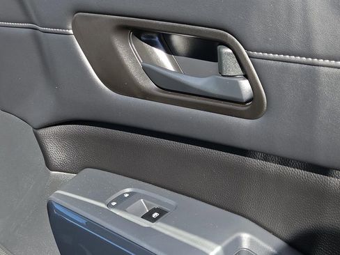 Used 2024 Nissan Pathfinder SV image 31