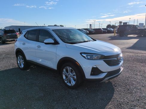 Used 2023 Buick Encore GX Preferred w/ Cold Weather Comfort Package FWD image 3