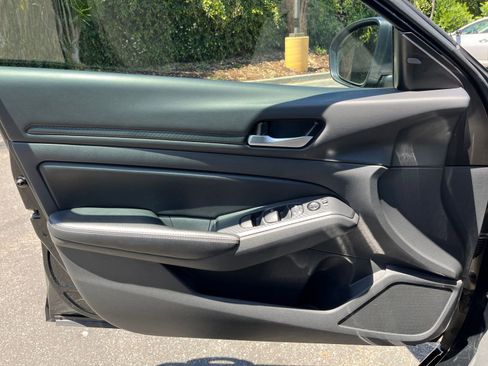 Used 2025 Nissan Altima 2.5 SV FWD image 18