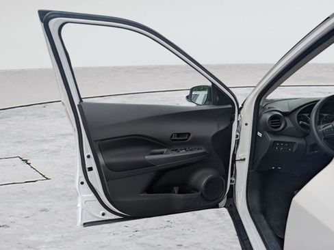 Used 2023 Nissan Kicks S FWD image 6