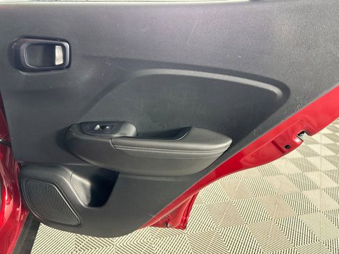 Used 2024 Hyundai Venue Limited image 28