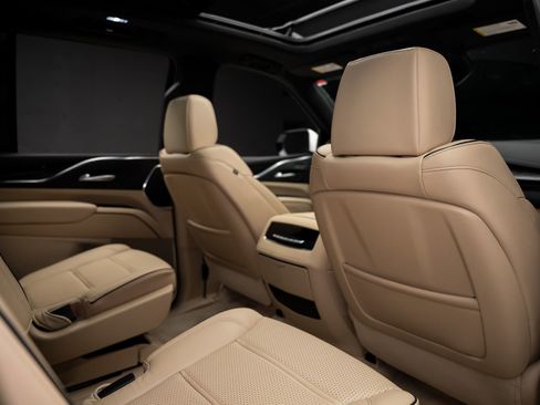 Used 2024 Cadillac Escalade Premium Luxury AWD/4WD image 72