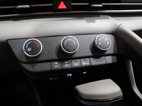 Used 2025 Hyundai Elantra SE FWD image 24