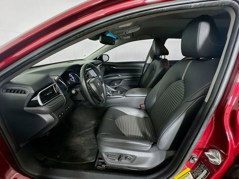 Used 2018 Toyota Camry SE w/ Convenience Package FWD image 13