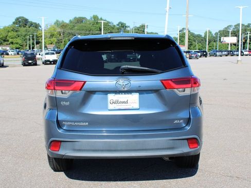 Used 2019 Toyota Highlander XLE FWD image 25