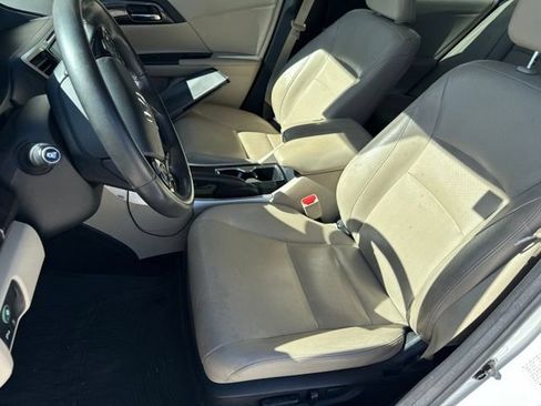Used 2017 Honda Accord Touring image 11