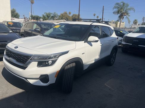 Used 2021 Kia Seltos S AWD/4WD image 2