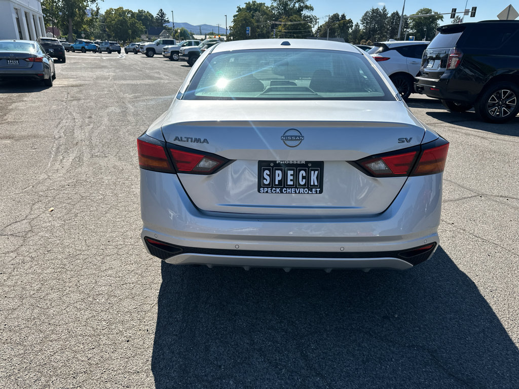 Used 2024 Nissan Altima 2.5 SV FWD image 11