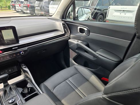 Used 2025 Kia Sorento S w/ Panoramic Sunroof Package FWD image 11