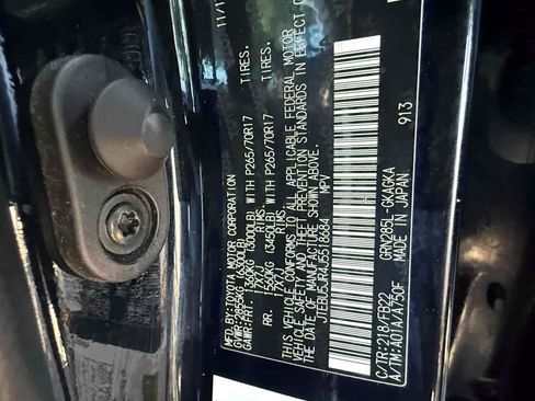 Used 2018 Toyota 4Runner SR5 AWD/4WD image 23