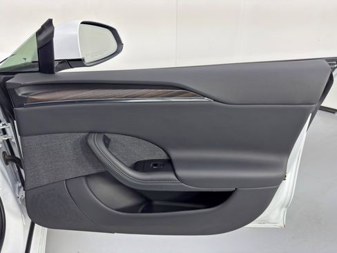 Used 2022 Tesla Model S image 48