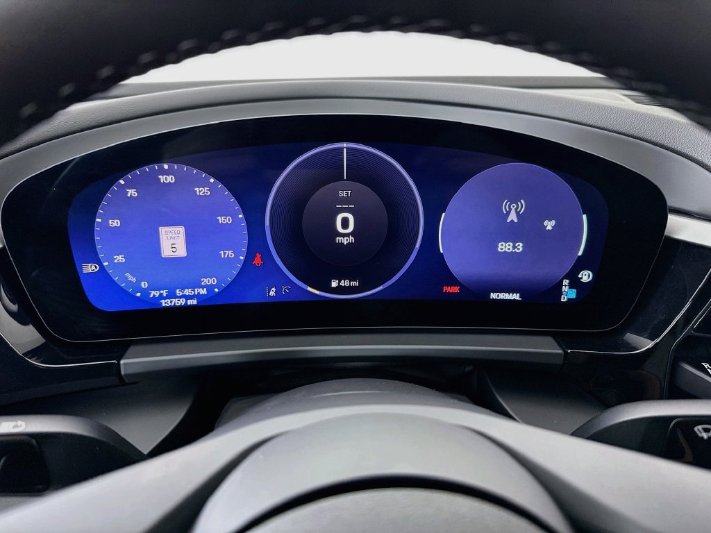 Certified 2025 Porsche Macan Electric RWD image 16