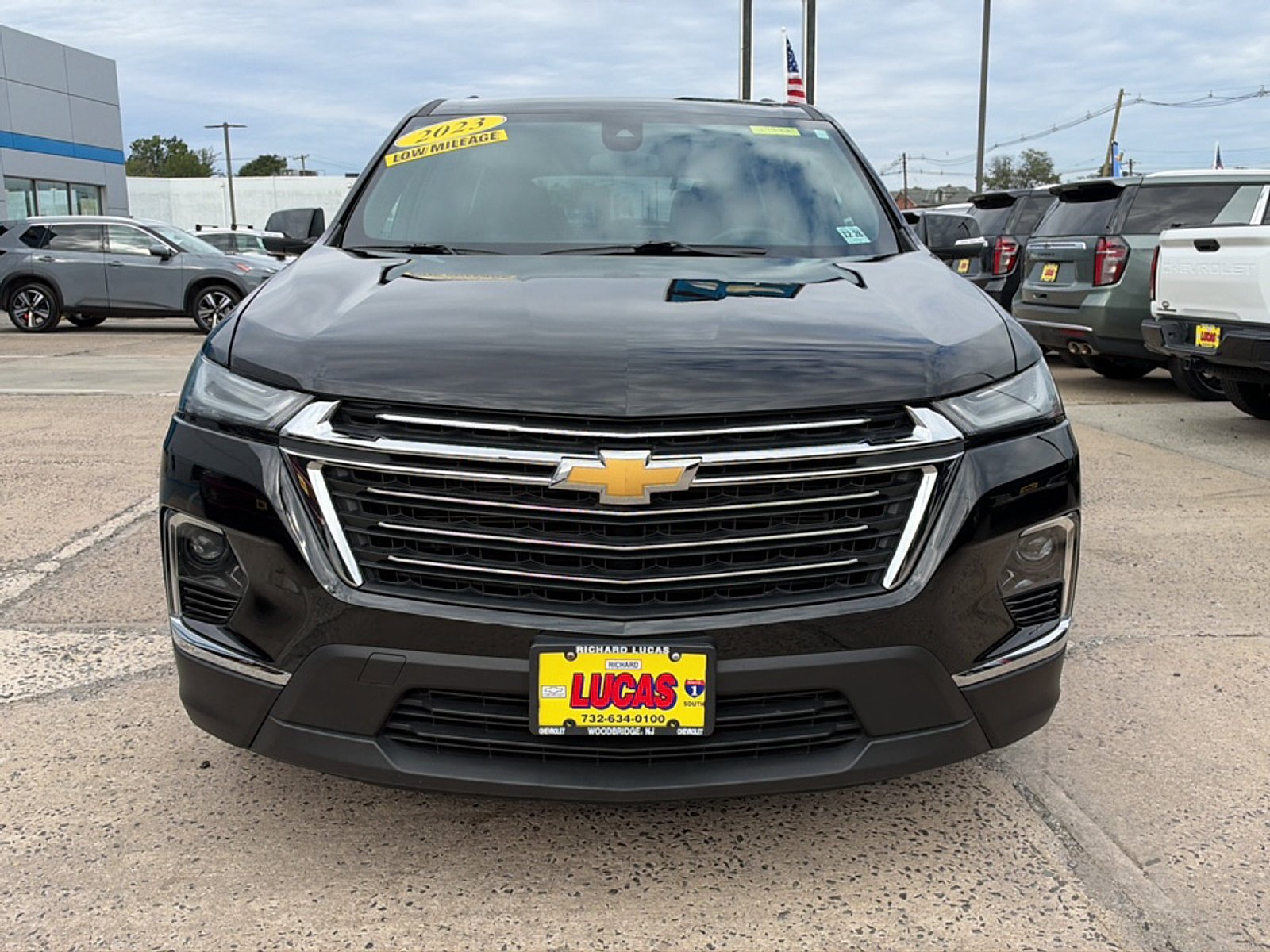 Used 2023 Chevrolet Traverse LT FWD image 3