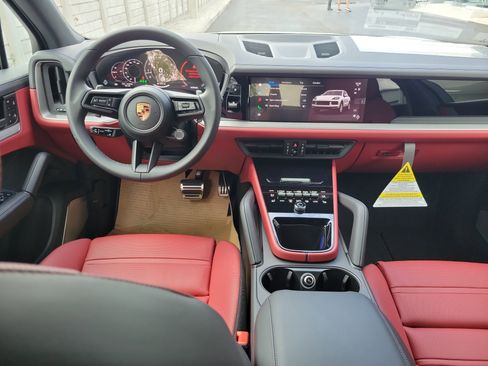 New 2026 Porsche Cayenne S image 17