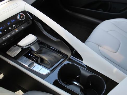 New 2026 Hyundai Elantra Limited FWD image 23