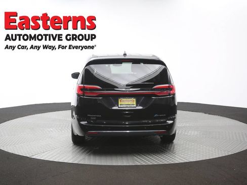 Used 2023 Chrysler Pacifica Touring-L FWD image 38