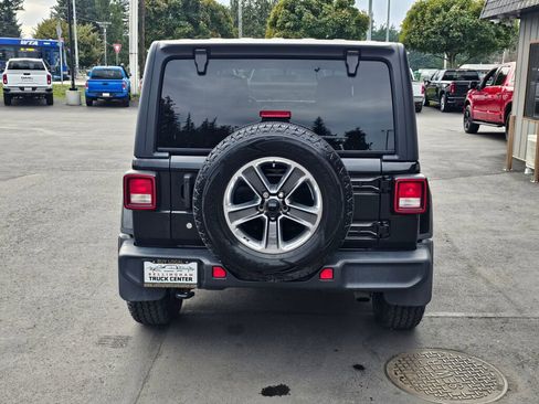 Used 2020 Jeep Wrangler Unlimited Sahara w/ Uconnect 4C Nav & Sound Group AWD/4WD image 6