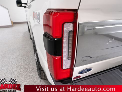 Used 2025 Ford F250 Platinum w/ Platinum Plus Package image 9
