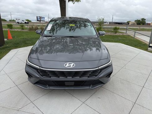 New 2026 Hyundai Elantra Limited FWD image 8
