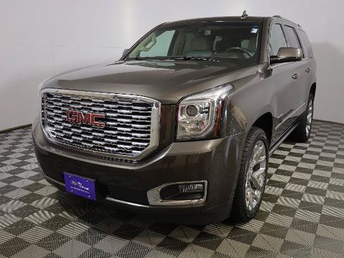 Used 2020 GMC Yukon Denali w/ Denali Premium Package AWD/4WD image 3