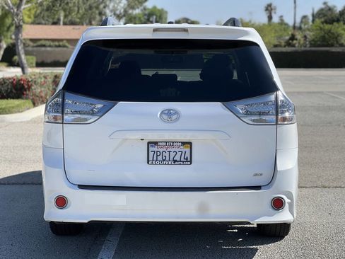 Used 2015 Toyota Sienna SE Premium image 6