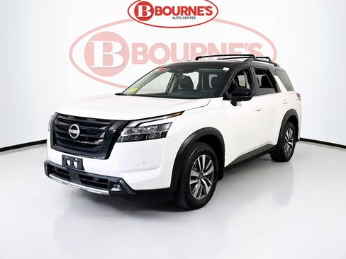 Used 2023 Nissan Pathfinder SL w/ Black Appearance Package AWD/4WD image 6