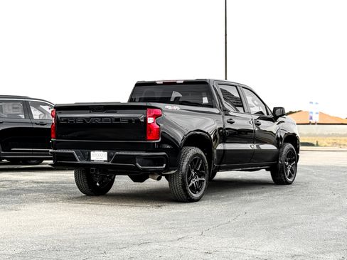 Used 2024 Chevrolet Silverado 1500 Custom w/ Turbomax Blackout Package image 5