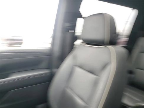 Used 2023 GMC Yukon XL SLT w/ SLT Premium Package image 22