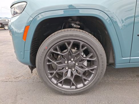 New 2026 Jeep Grand Cherokee Summit AWD/4WD image 26