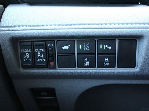 Used 2018 Honda Odyssey Touring image 29