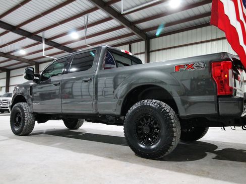 Used 2019 Ford F250 Lariat AWD/4WD image 8