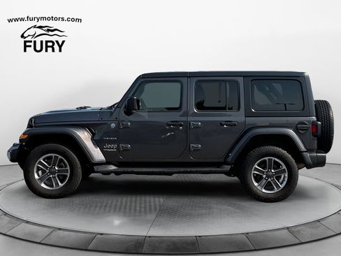 Used 2018 Jeep Wrangler Unlimited Sahara AWD/4WD image 7