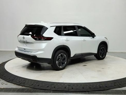 Used 2025 Nissan Rogue SV w/ SV Premium Package FWD image 8