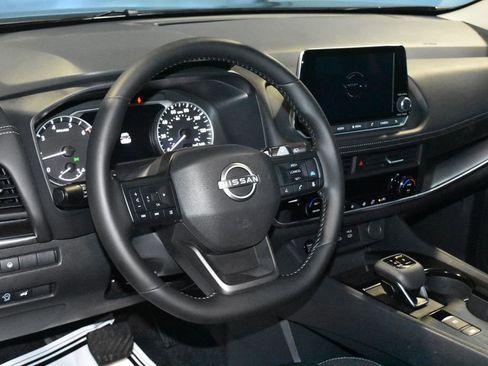 Certified 2025 Nissan Rogue SV image 2