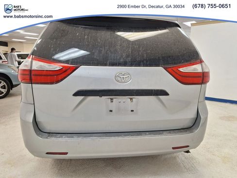 Used 2017 Toyota Sienna L FWD image 3