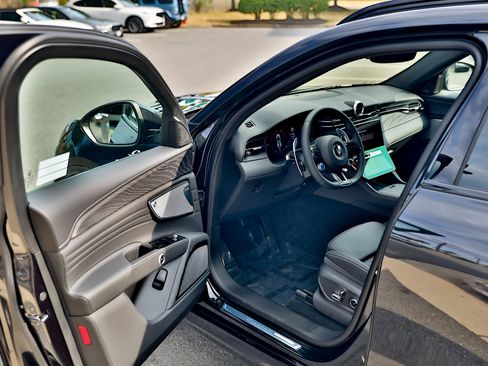 New 2024 Maserati Grecale GT image 12