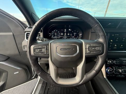 Used 2022 GMC Yukon XL Denali image 15