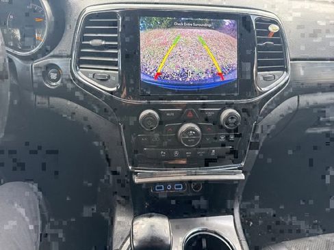 Certified 2022 Jeep Grand Cherokee Laredo X image 10