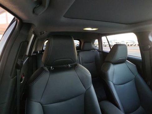 Used 2025 Toyota Corolla Cross XLE w/ Convenience Package image 31