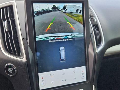 Used 2024 Ford Edge SE w/ Black Appearance Package image 12