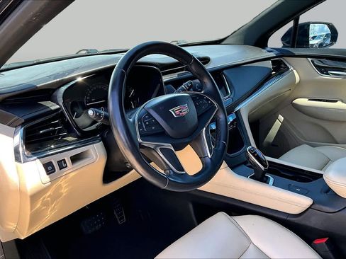 Used 2017 Cadillac XT5 FWD image 16