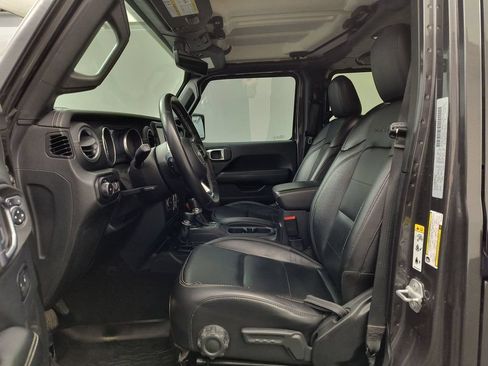 Used 2018 Jeep Wrangler Unlimited Sahara AWD/4WD image 5