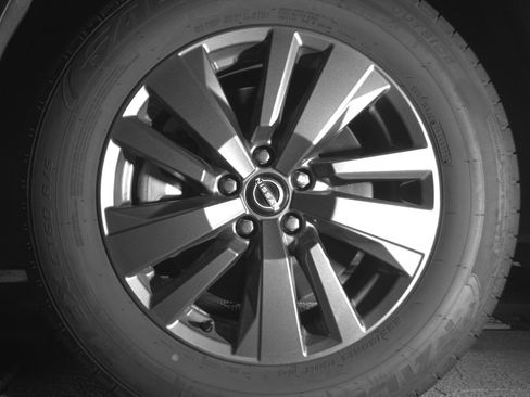 Used 2025 Nissan Pathfinder SV AWD/4WD image 12