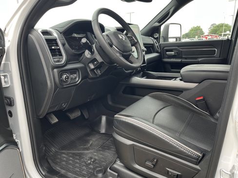 Used 2025 RAM 3500 Laramie AWD/4WD image 38