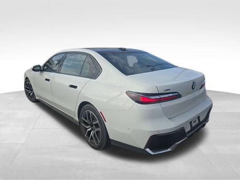 Used 2025 BMW 740i xDrive 740i xDrive image 4